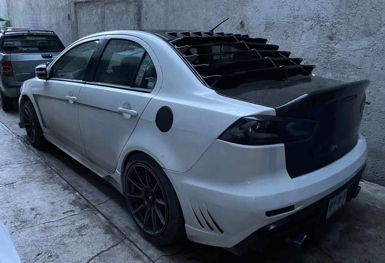 Louver medallón trasero Lancer 2008-2016